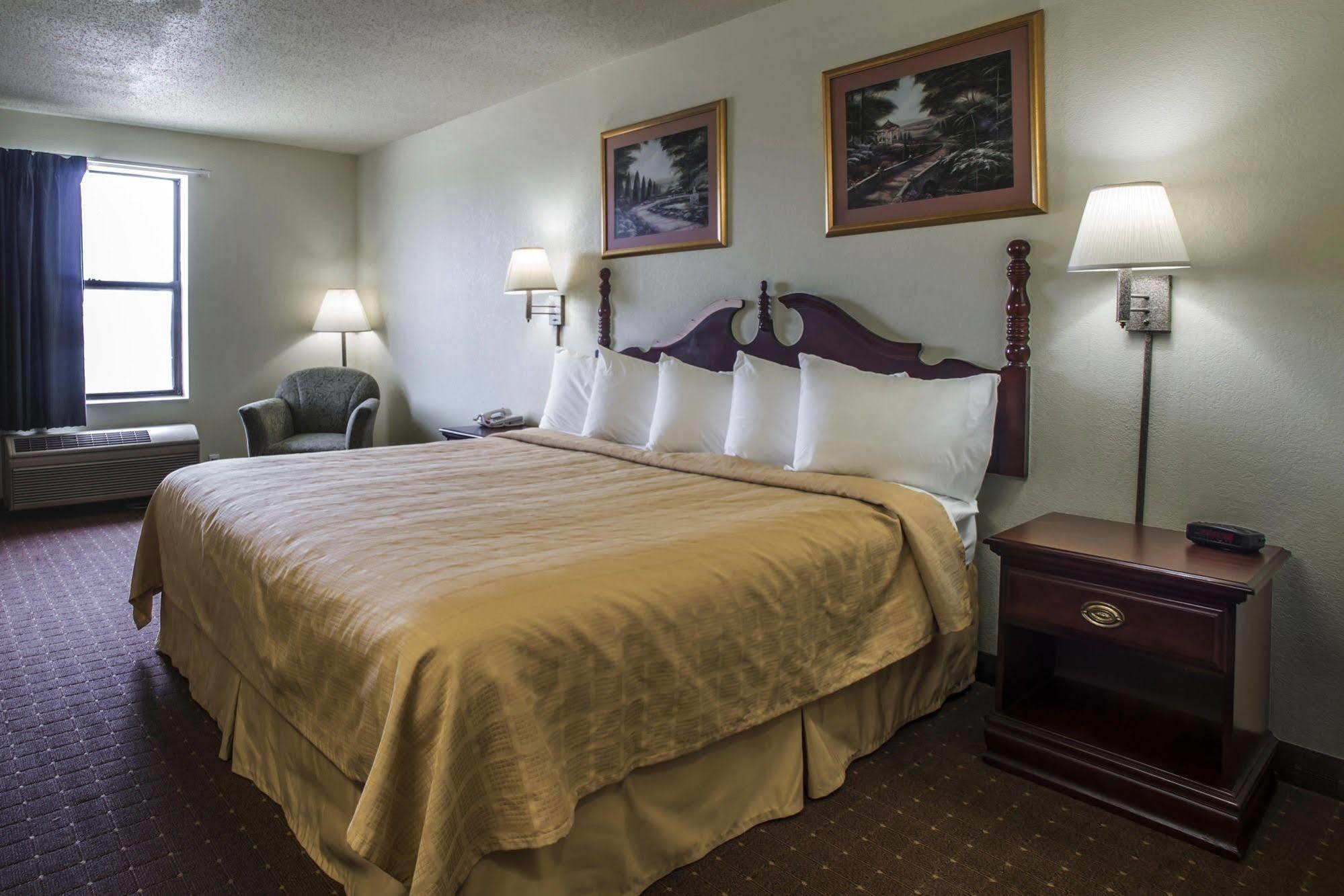 Quality Inn Harrisburg Exterior foto