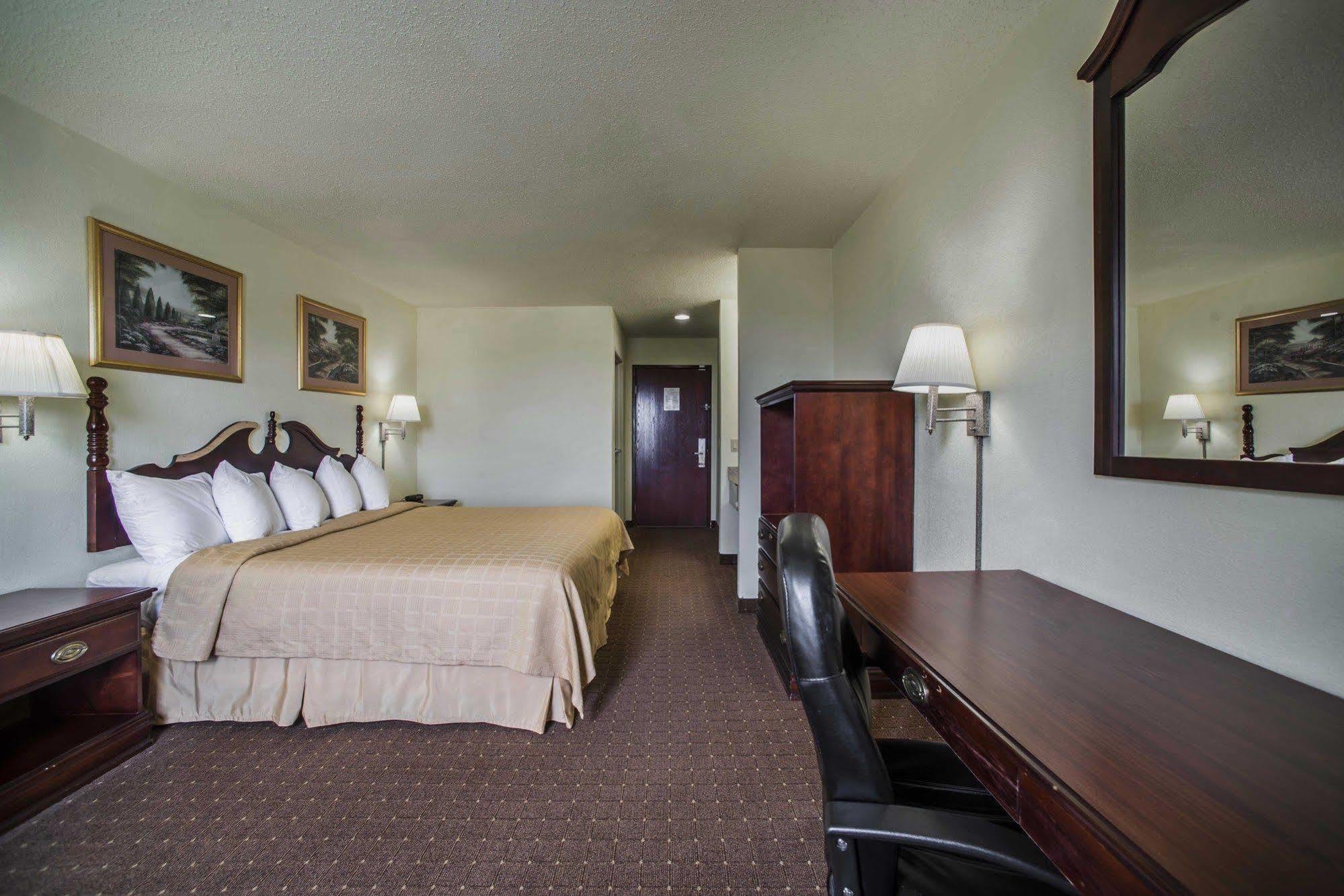 Quality Inn Harrisburg Exterior foto