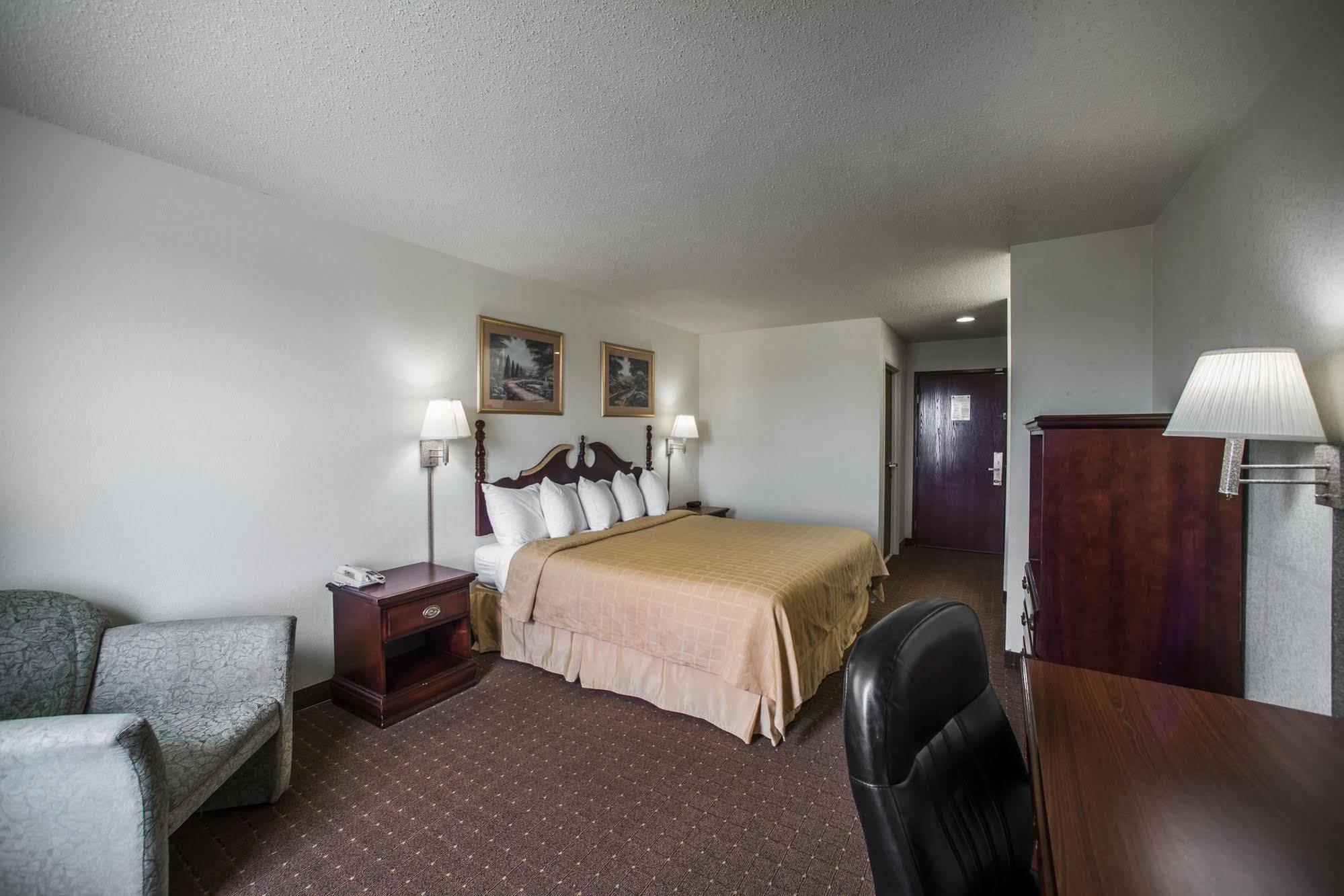Quality Inn Harrisburg Exterior foto